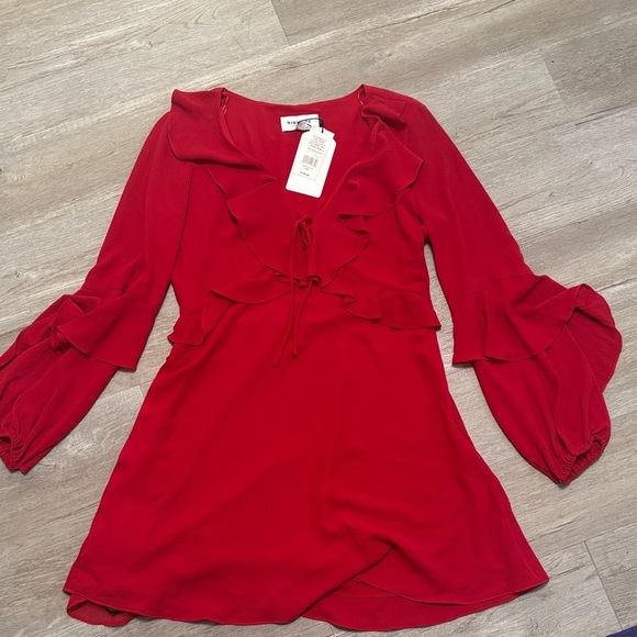 Elegant Red Long Sleeve Dress - Picture 3 of 5